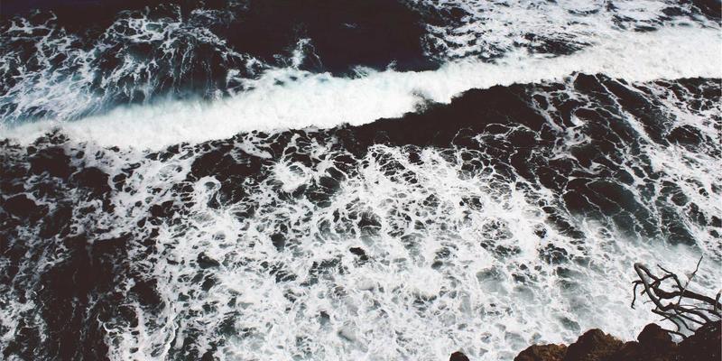 帆船运动入门装备选购指南：从救生衣到航海服的必备配件清单