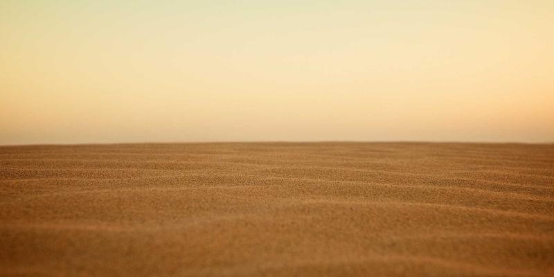 海上求生技能：帆船遇险时的应急通讯与自救全攻略